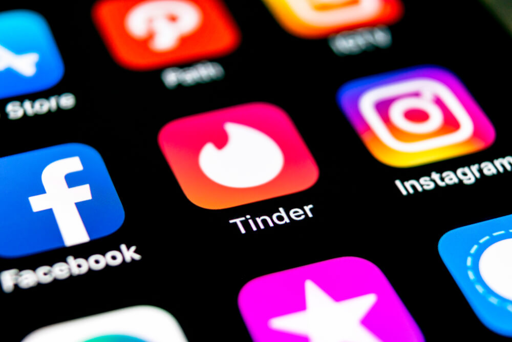 Dating app notification symbols android Antonio brown revenge porn