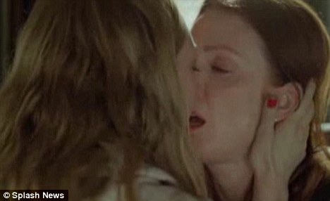 Hailee steinfeld lesbian kiss Avis_12 porn