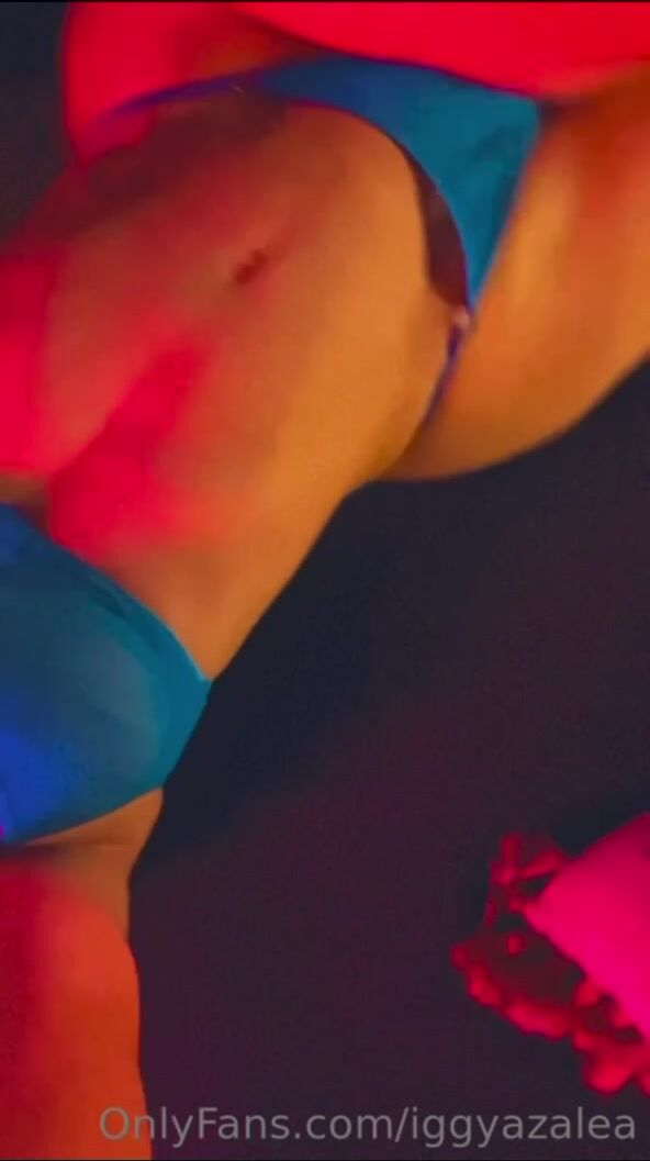 Iggy azalea twerking porn Gay male escorts pittsburgh
