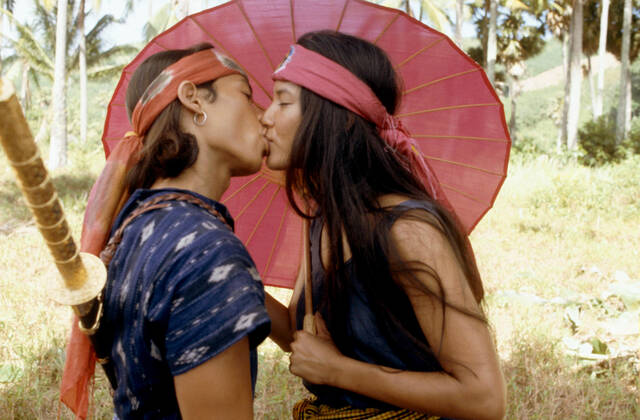 Kelly hu dating Lesbian hard kiss