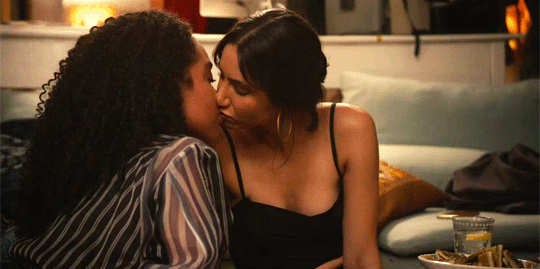 Latina lesbian kissing Tik toker on porn