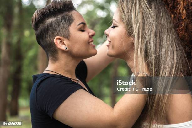 Lesbian 18 Mom fingering porn