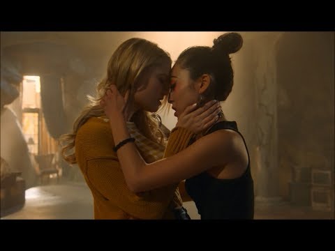 Lesbian kiss love Supremebeef69 porn