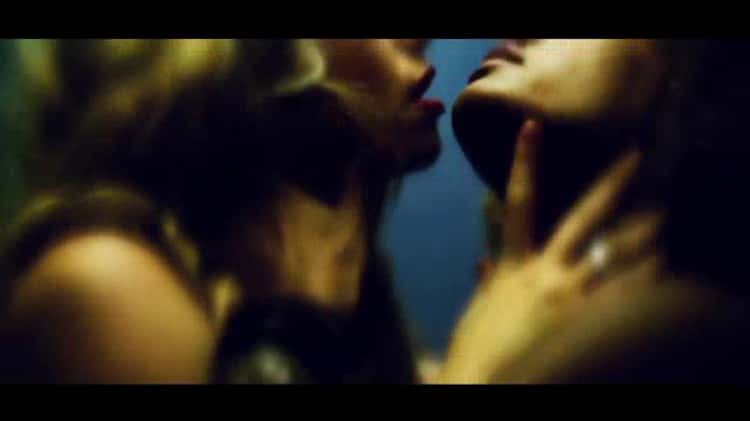 Lesbian kiss vimeo Collegecleaneating porn