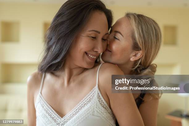 Lesbian seduces daughter Riley mae pornhub