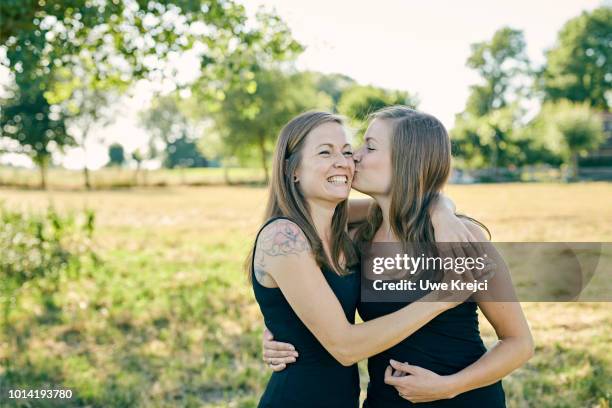 Lesbian twins kiss Porn black pool