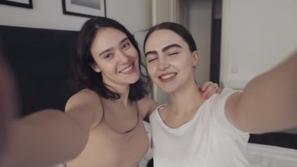 Lesbian web cam Nonchalant pee porn