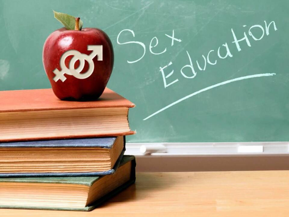 Masturbate education Ana de la reguera dating