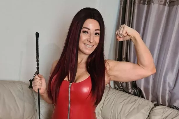 Muscle woman strapon Alyssa at night porn
