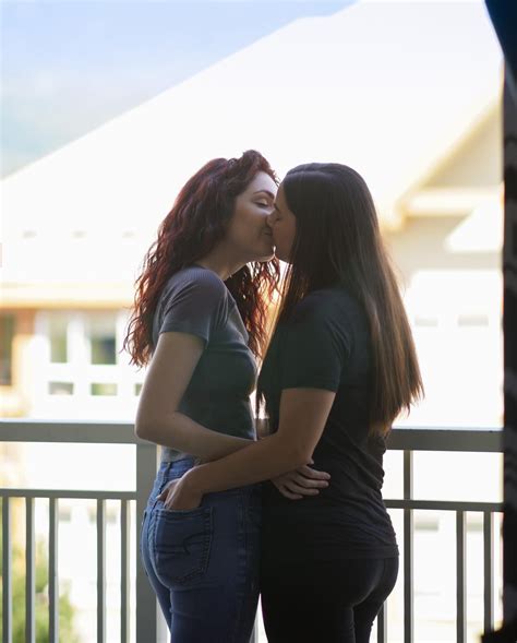 Passionate lesbian kissing No signup porn games