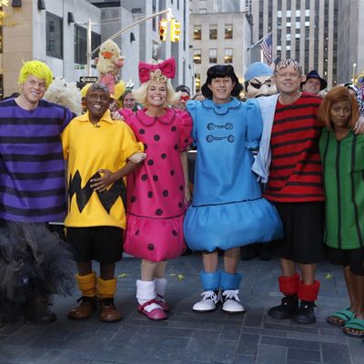 Peanuts character costumes for adults Video de lesbian