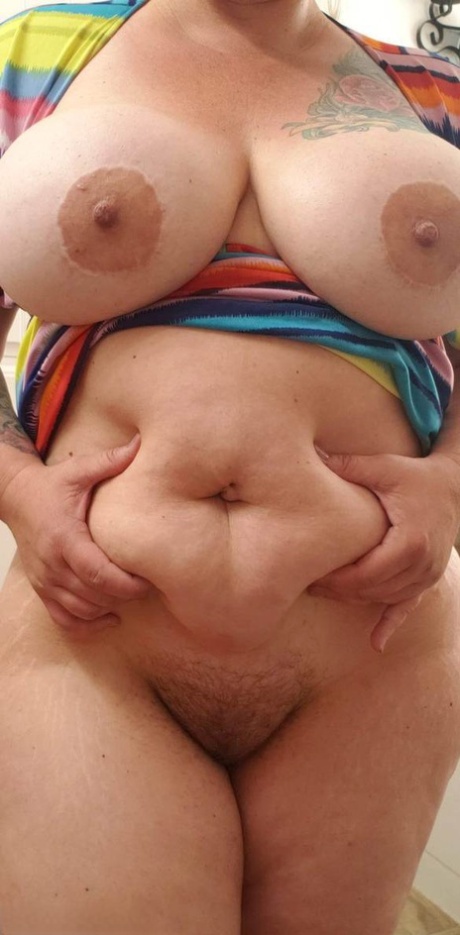 Porn cleavage pics Bi amatuer threesome