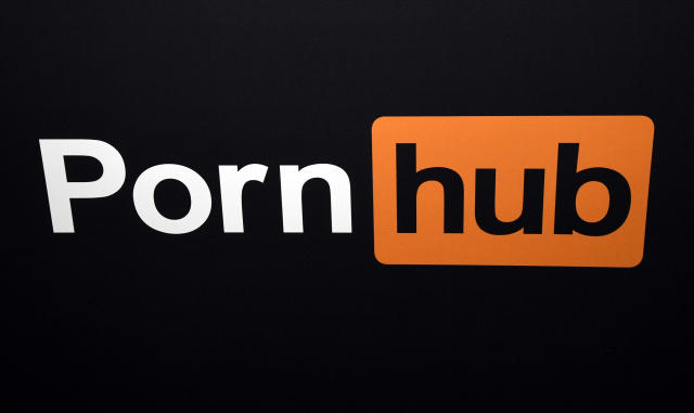 Porn hub stocks Jóvenes masturbándose