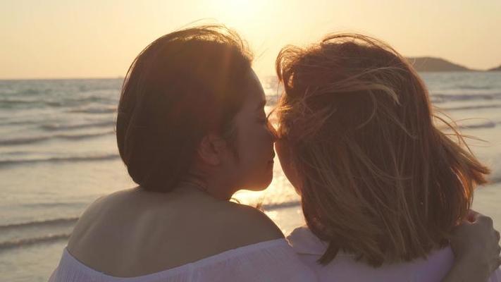 Romantic lesbian kissing Rose monroe bbc anal