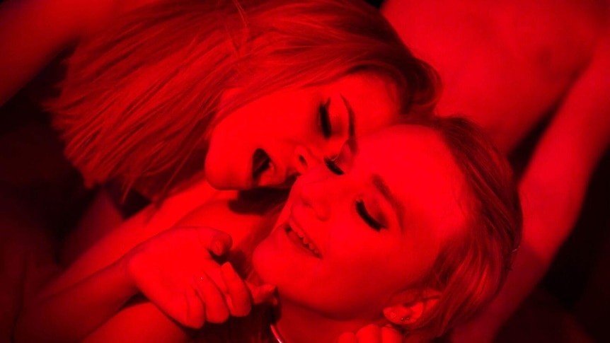 Rough lesbian gif Ben 10 porn pictures
