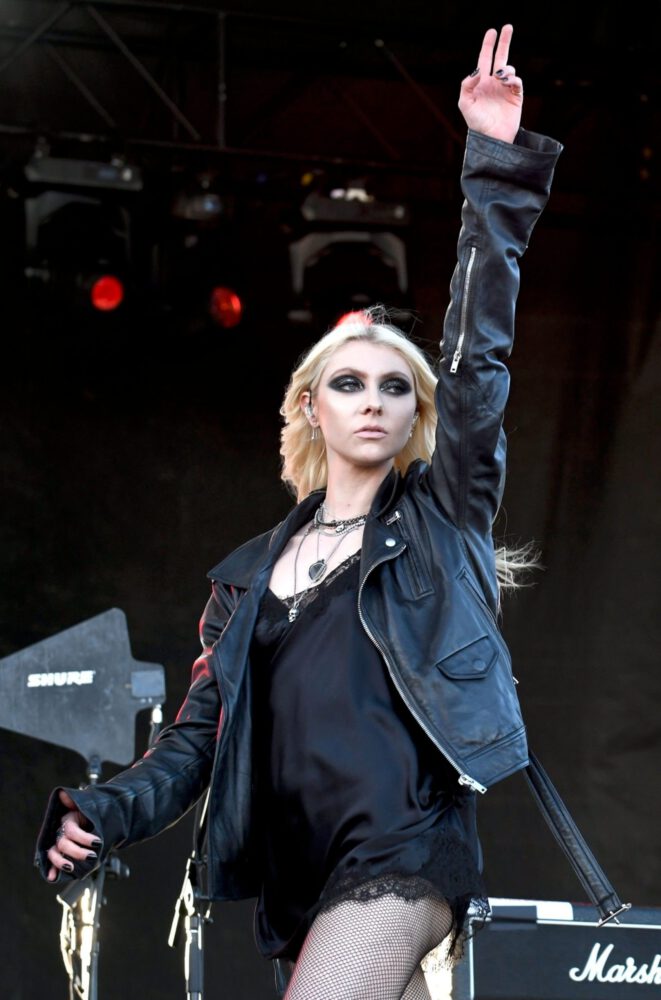 Taylor momsen pussy Free porn real mother and son