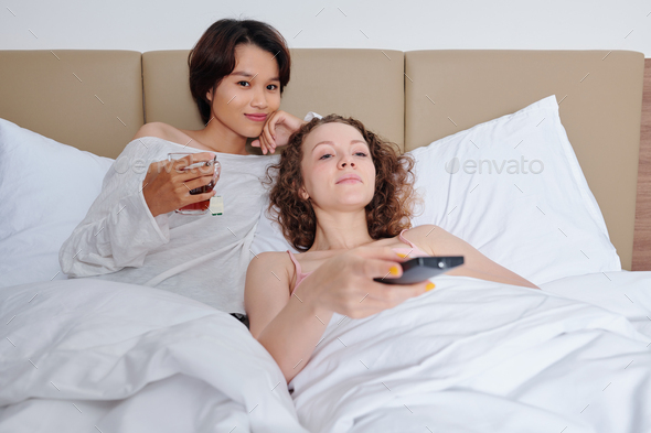 Watching wife with lesbian Porn games mobile online